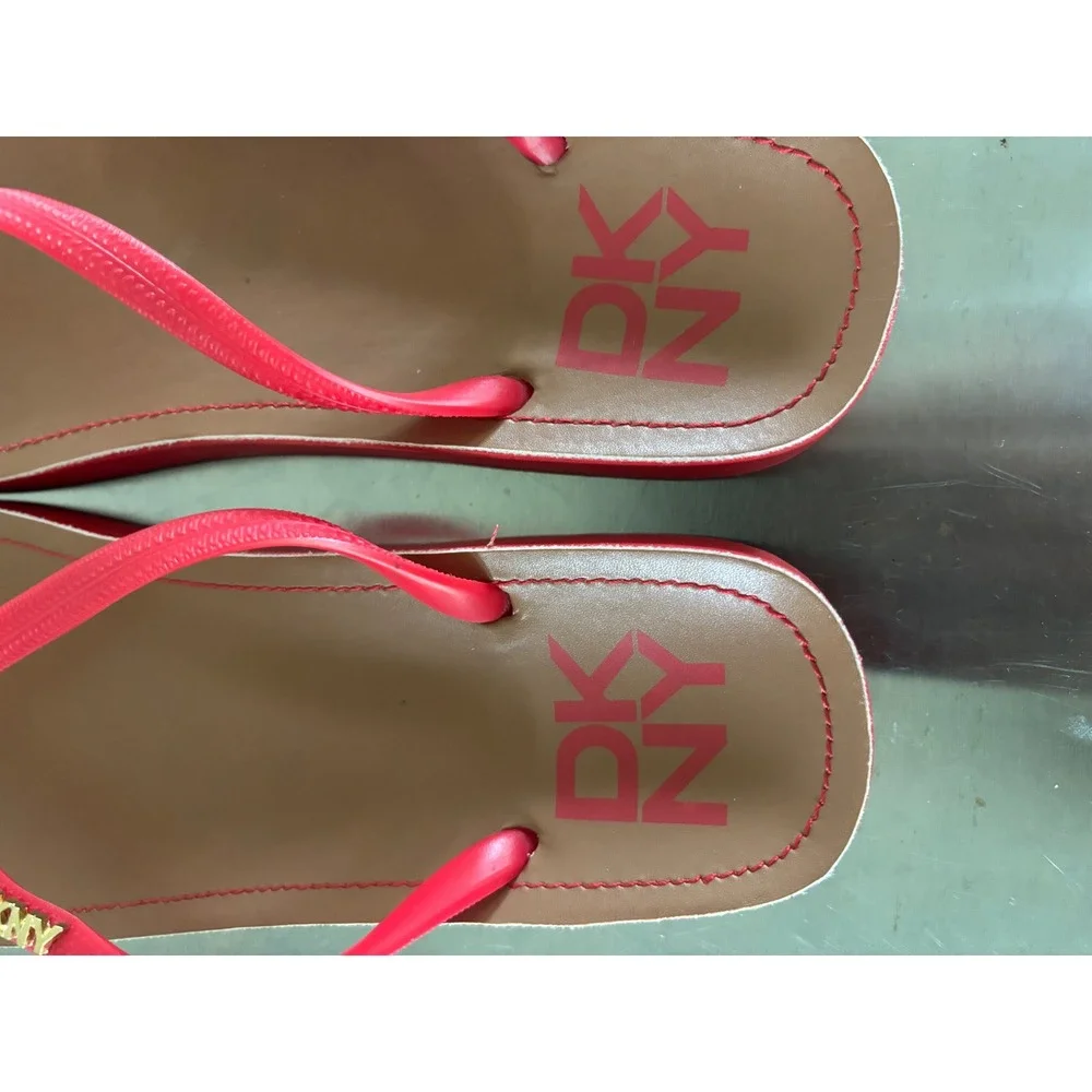 DKNY Margot Hot Pink Tan Flip Flop Sandals Womens Size 10‎ Logo Hardware